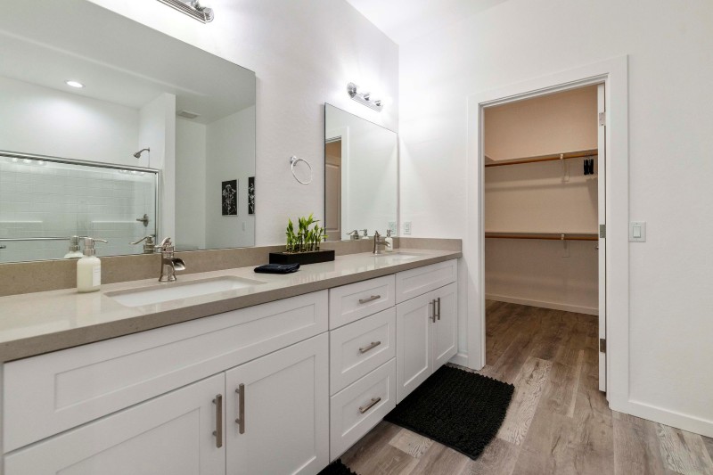 Primary bath dual vanity